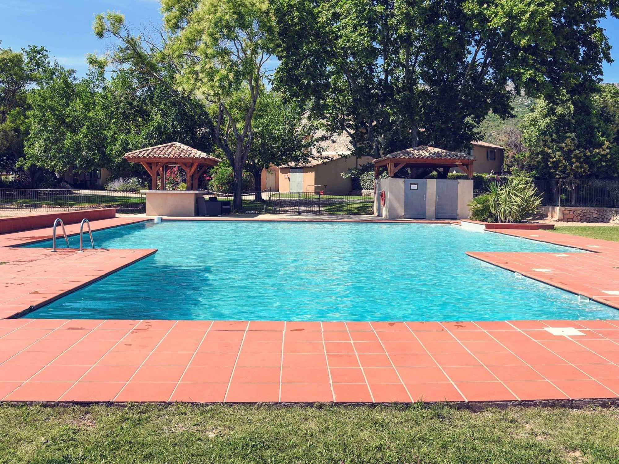 Mercure Aix-En-Provence Sainte-Victoire Châteauneuf-le-Rouge المظهر الخارجي الصورة