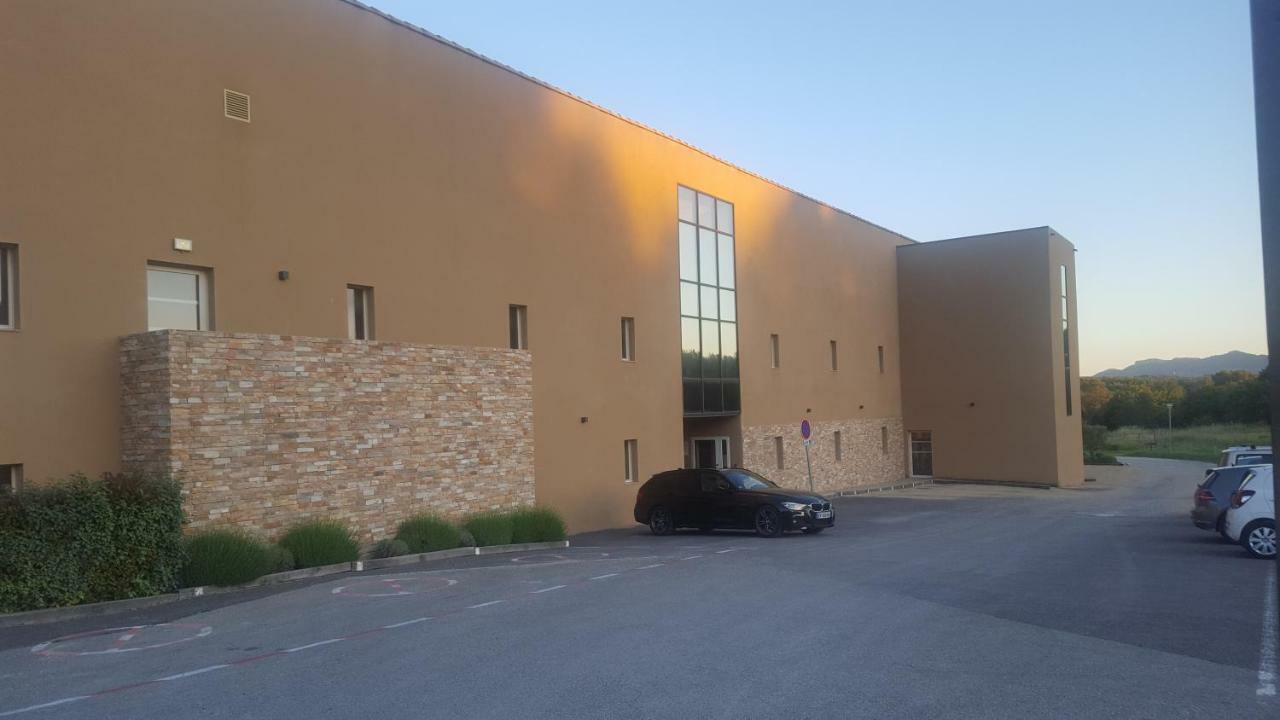 Mercure Aix-En-Provence Sainte-Victoire Châteauneuf-le-Rouge المظهر الخارجي الصورة